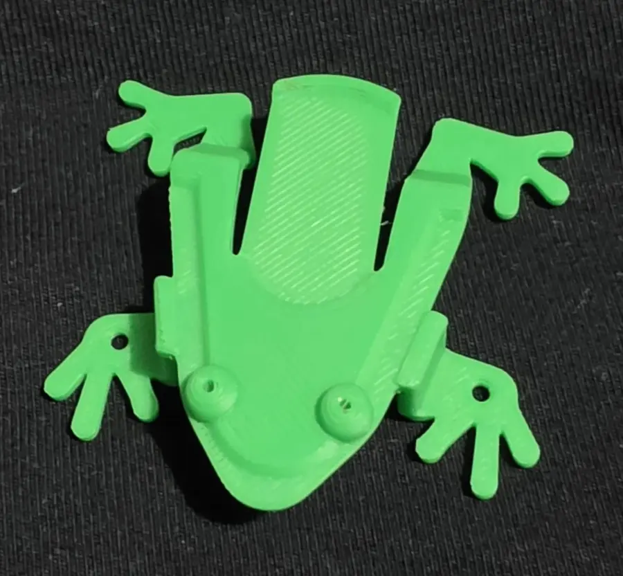 Articulated frog keyring, green, back view